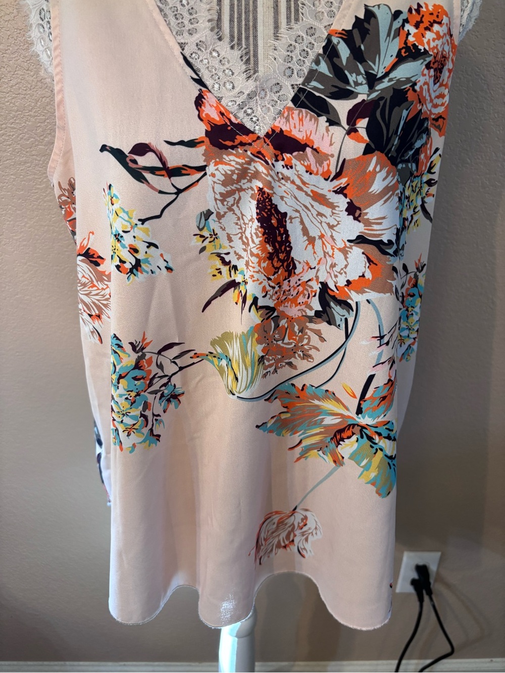 Floral Top Large Blush Nude Lace-Trim V-Neck Sleeveless Lightweight Camisole - Picture 4 of 12